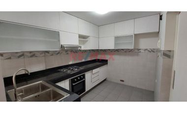 Alquiler De Hermoso Departamento En 1Er Piso, A 2 Cuadras Del Jockey Plaza Y Muy Cerca A La Universidad De Lima
