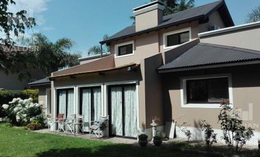 Casa en venta- 5 ambientes- en Maschwitz Privado-