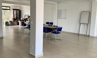 Venta o Renta de Edificio  Comercial en La Alteña II Av. Adolfo Lopez Mateos.
