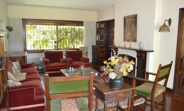 EXCELENTE RESIDENCIA 5 AMB S/LOTE DE 750 M2. DE VÍAS A LIBERTADOR
