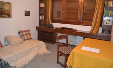 EXCELENTE RESIDENCIA 5 AMB S/LOTE DE 750 M2. DE VÍAS A LIBERTADOR