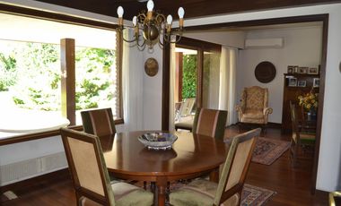 EXCELENTE RESIDENCIA 5 AMB S/LOTE DE 750 M2. DE VÍAS A LIBERTADOR