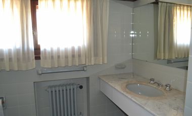 EXCELENTE RESIDENCIA 5 AMB S/LOTE DE 750 M2. DE VÍAS A LIBERTADOR