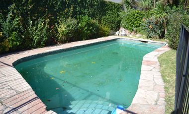 EXCELENTE RESIDENCIA 5 AMB S/LOTE DE 750 M2. DE VÍAS A LIBERTADOR