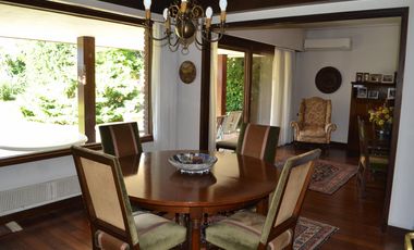 EXCELENTE RESIDENCIA 5 AMB S/LOTE DE 750 M2. DE VÍAS A LIBERTADOR