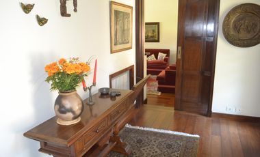 EXCELENTE RESIDENCIA 5 AMB S/LOTE DE 750 M2. DE VÍAS A LIBERTADOR