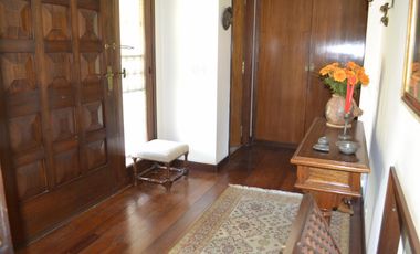 EXCELENTE RESIDENCIA 5 AMB S/LOTE DE 750 M2. DE VÍAS A LIBERTADOR