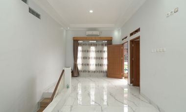 Rumah SHM Strategis 10 Mnt ke Pintu Tol Bambu Apus 1 Siap KPR J-41245