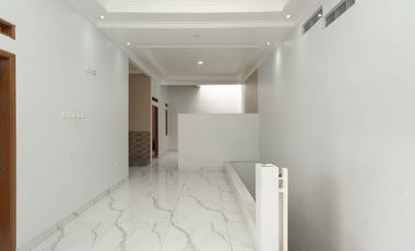 Rumah SHM Strategis 10 Mnt ke Pintu Tol Bambu Apus 1 Siap KPR J-41245