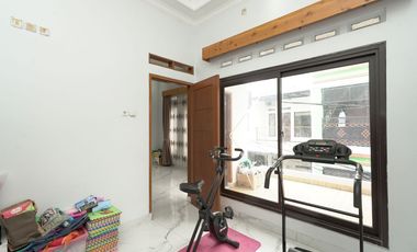 Rumah SHM Strategis 10 Mnt ke Pintu Tol Bambu Apus 1 Siap KPR J-41245