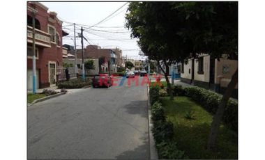 Callao. Venta Casa Con 3 Departamentos. Bellavista