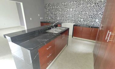 CASA NUEVA EN VENTA CON RECAMARA EN P.B. FRACCIONAMIENTO FLORESTA EN ZONA ALTA