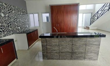CASA NUEVA EN VENTA CON RECAMARA EN P.B. FRACCIONAMIENTO FLORESTA EN ZONA ALTA