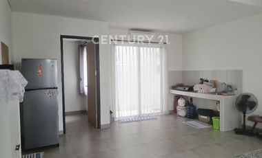 Disewakan Rumah Cantik 2 Lantai Di Kawasan Strategis BSD City.