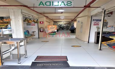 Oportunidad para negocio a precio de ocasión, local de 7 m2. en el segundo piso, con punto de agua, stand para salón de belleza, cuidado personal, baz