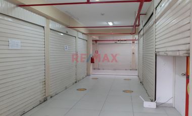 Oportunidad para negocio a precio de ocasión, local de 7 m2. en el segundo piso, con punto de agua, stand para salón de belleza, cuidado personal, baz