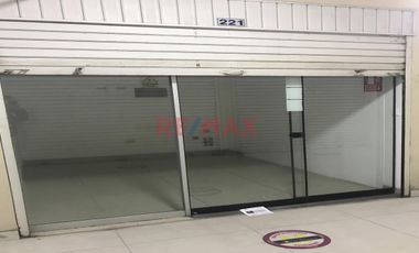 Oportunidad para negocio a precio de ocasión, local de 7 m2. en el segundo piso, con punto de agua, stand para salón de belleza, cuidado personal, baz