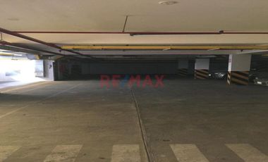 Oportunidad para negocio a precio de ocasión, local de 7 m2. en el segundo piso, con punto de agua, stand para salón de belleza, cuidado personal, baz
