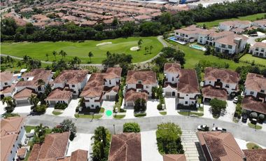 Venta de casa en Santa María, Fairway Estates