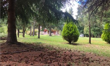 EN VENTA EXCELENTE CHACRA DE 2 HA CON 2 CASAS, 2 DPTOS Y QUINCHO CH143