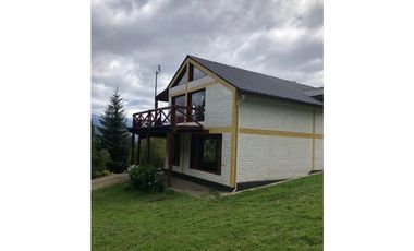 EN VENTA EXCELENTE CHACRA DE 2 HA CON 2 CASAS, 2 DPTOS Y QUINCHO CH143