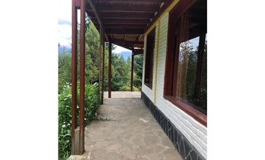 EN VENTA EXCELENTE CHACRA DE 2 HA CON 2 CASAS, 2 DPTOS Y QUINCHO CH143