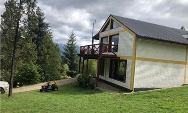 EN VENTA EXCELENTE CHACRA DE 2 HA CON 2 CASAS, 2 DPTOS Y QUINCHO CH143