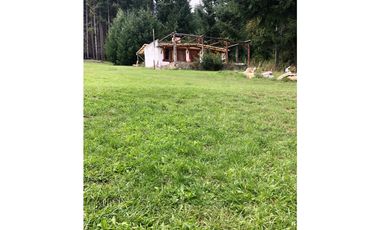 EN VENTA EXCELENTE CHACRA DE 2 HA CON 2 CASAS, 2 DPTOS Y QUINCHO CH143