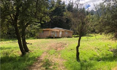 EN VENTA EXCELENTE CHACRA DE 2 HA CON 2 CASAS, 2 DPTOS Y QUINCHO CH143