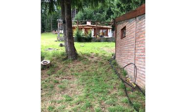 EN VENTA EXCELENTE CHACRA DE 2 HA CON 2 CASAS, 2 DPTOS Y QUINCHO CH143