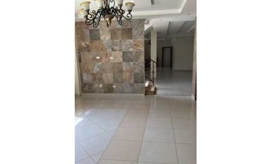 VENTA CASA CON DISPONIBILIDAD ALQUILER ALBROOK  CURUNDU