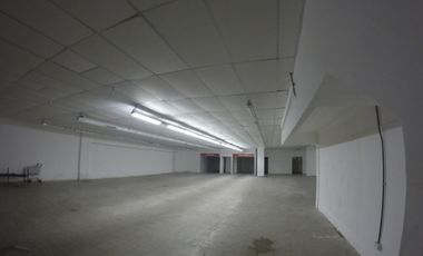 EXCELENTE LOCAL DE 550 M2, SOBRE AVENIDA ARIETA - VILLA LUZURIAGA