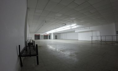 EXCELENTE LOCAL DE 550 M2, SOBRE AVENIDA ARIETA - VILLA LUZURIAGA