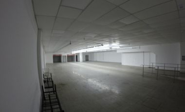 EXCELENTE LOCAL DE 550 M2, SOBRE AVENIDA ARIETA - VILLA LUZURIAGA