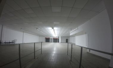 EXCELENTE LOCAL DE 550 M2, SOBRE AVENIDA ARIETA - VILLA LUZURIAGA