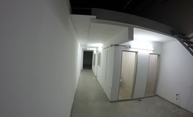 EXCELENTE LOCAL DE 550 M2, SOBRE AVENIDA ARIETA - VILLA LUZURIAGA