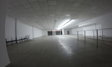 EXCELENTE LOCAL DE 550 M2, SOBRE AVENIDA ARIETA - VILLA LUZURIAGA