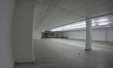 EXCELENTE LOCAL DE 550 M2, SOBRE AVENIDA ARIETA - VILLA LUZURIAGA