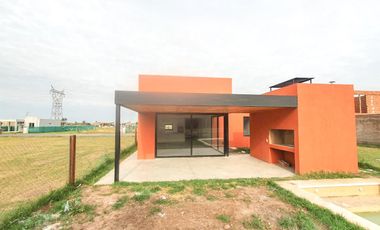 Casa 2 Dorm - Brisanova Barrio Privado - Pueblo E.