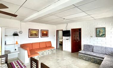 Punta Blanca, casa con vista al mar y en condominio privado, en alquiler.