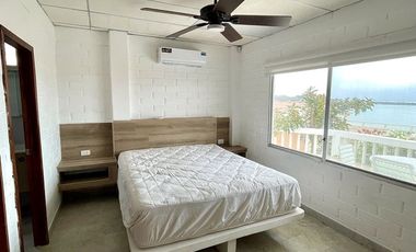 Punta Blanca, casa con vista al mar y en condominio privado, en alquiler.
