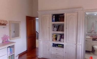casa en arriendo/venta en el poblado. Cod A6161
