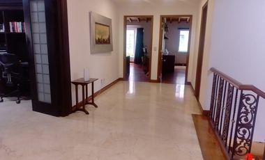 casa en arriendo/venta en el poblado. Cod A6161