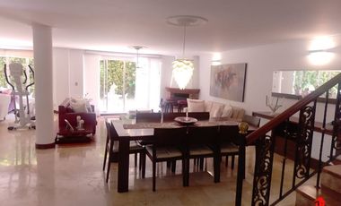 casa en arriendo/venta en el poblado. Cod A6161