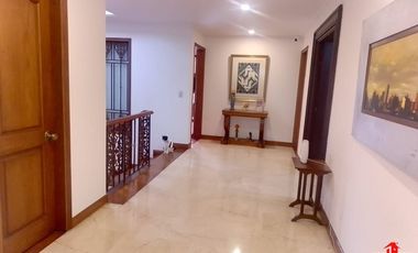 casa en arriendo/venta en el poblado. Cod A6161