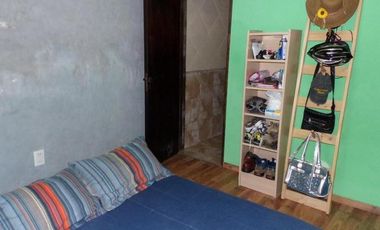 CASA 3 AMB.  ESTILO AMERICANA CON PARQUE
