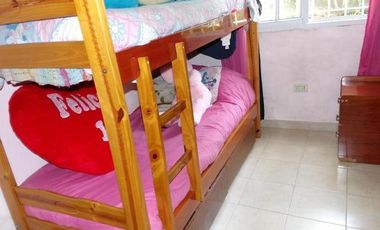 CASA 3 AMB.  ESTILO AMERICANA CON PARQUE
