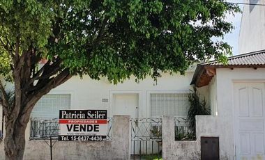 CASA 3 AMB.  ESTILO AMERICANA CON PARQUE