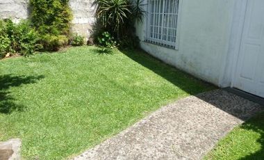 CASA 3 AMB.  ESTILO AMERICANA CON PARQUE