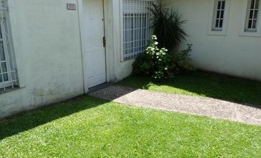 CASA 3 AMB.  ESTILO AMERICANA CON PARQUE